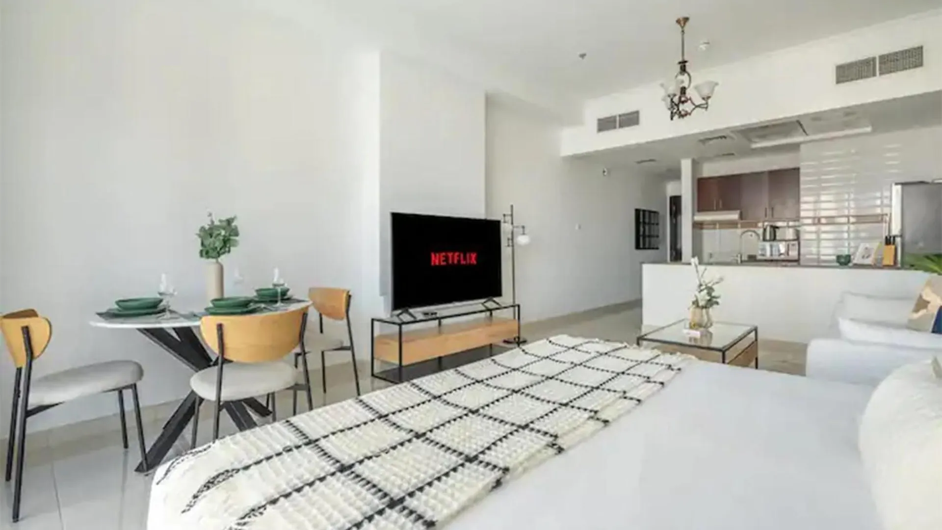 Cozy Studio Apartment With Sea & Canal View In Court Tower Dubai
